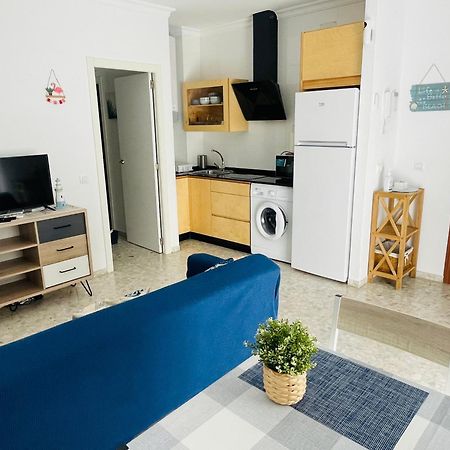 Apartamento nuevo y céntrico con Aire Acondicionado y Wifi -Solo familias o parejas- Conil De La Frontera Exterior foto