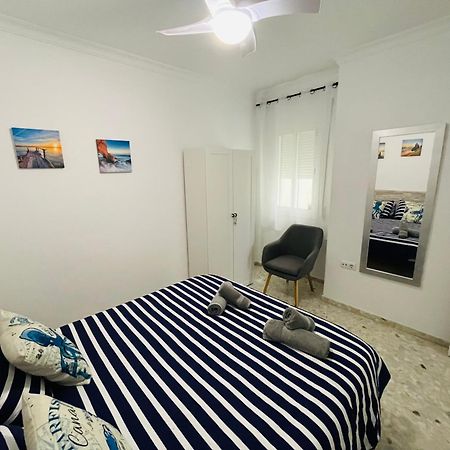 Apartamento nuevo y céntrico con Aire Acondicionado y Wifi -Solo familias o parejas- Conil De La Frontera Exterior foto