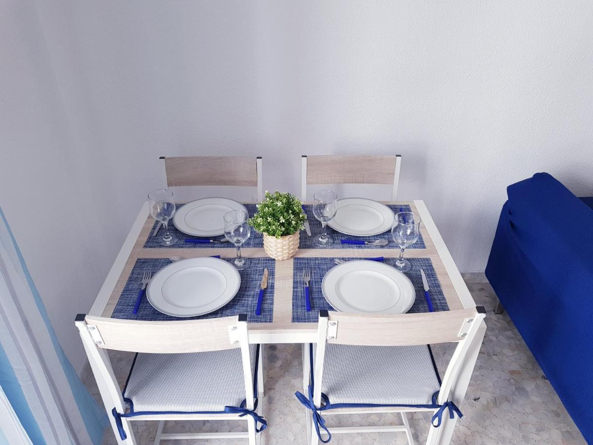 Apartamento nuevo y céntrico con Aire Acondicionado y Wifi -Solo familias o parejas- Conil De La Frontera Exterior foto