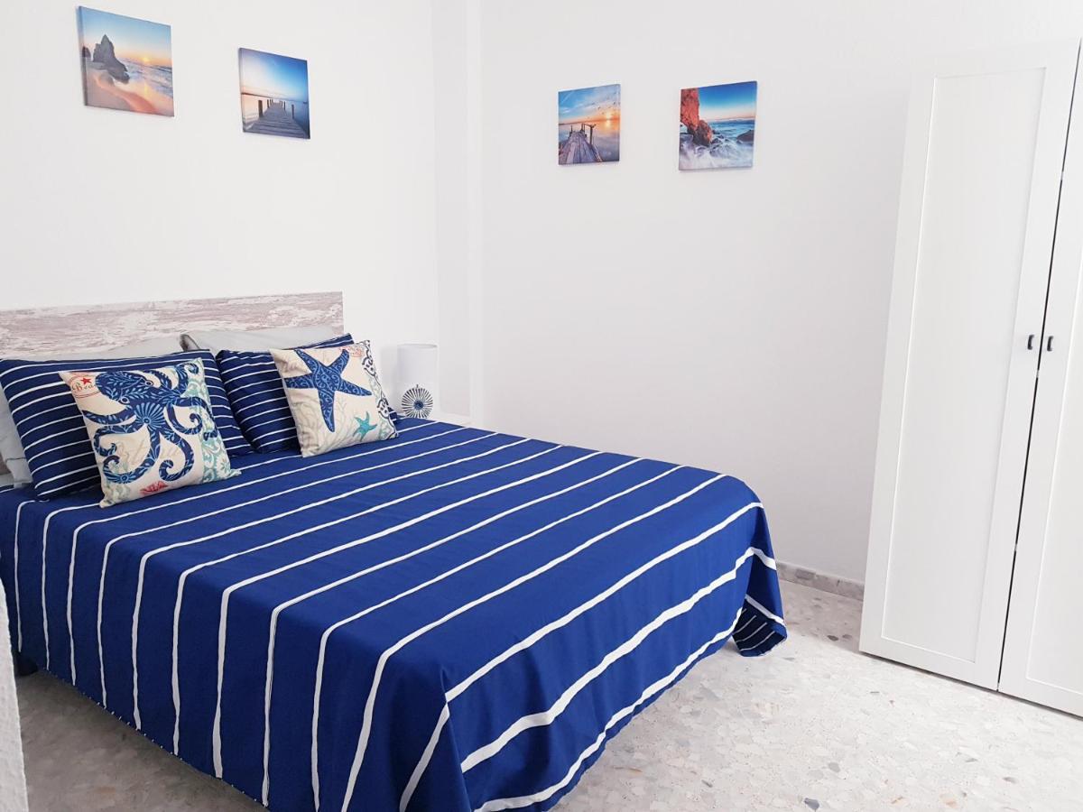 Apartamento nuevo y céntrico con Aire Acondicionado y Wifi -Solo familias o parejas- Conil De La Frontera Exterior foto