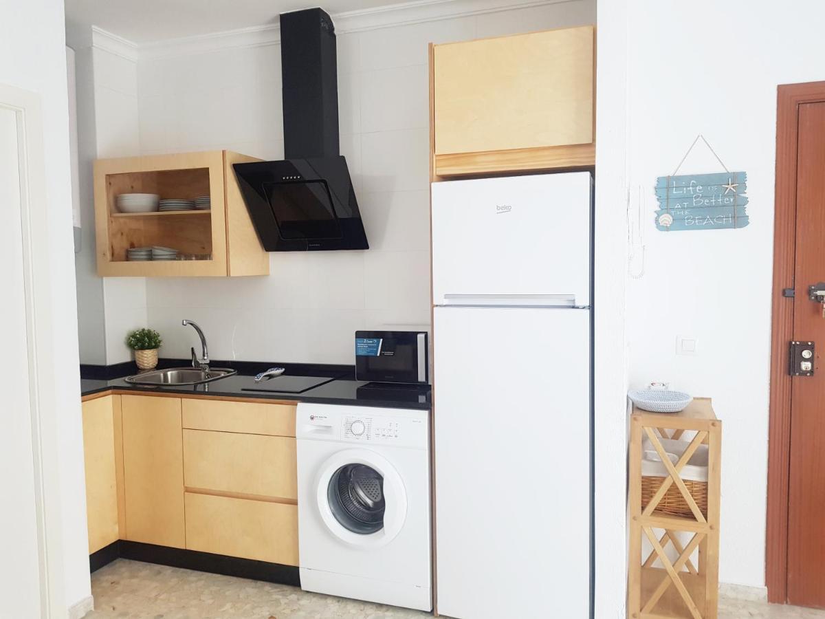 Apartamento nuevo y céntrico con Aire Acondicionado y Wifi -Solo familias o parejas- Conil De La Frontera Exterior foto