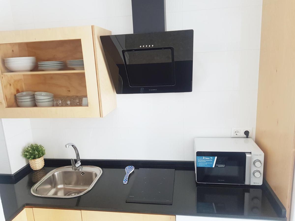 Apartamento nuevo y céntrico con Aire Acondicionado y Wifi -Solo familias o parejas- Conil De La Frontera Exterior foto