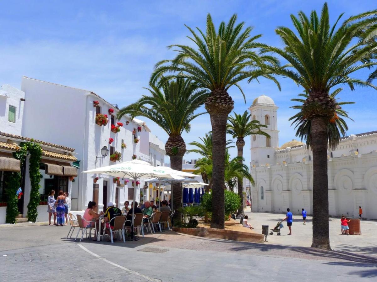 Apartamento nuevo y céntrico con Aire Acondicionado y Wifi -Solo familias o parejas- Conil De La Frontera Exterior foto