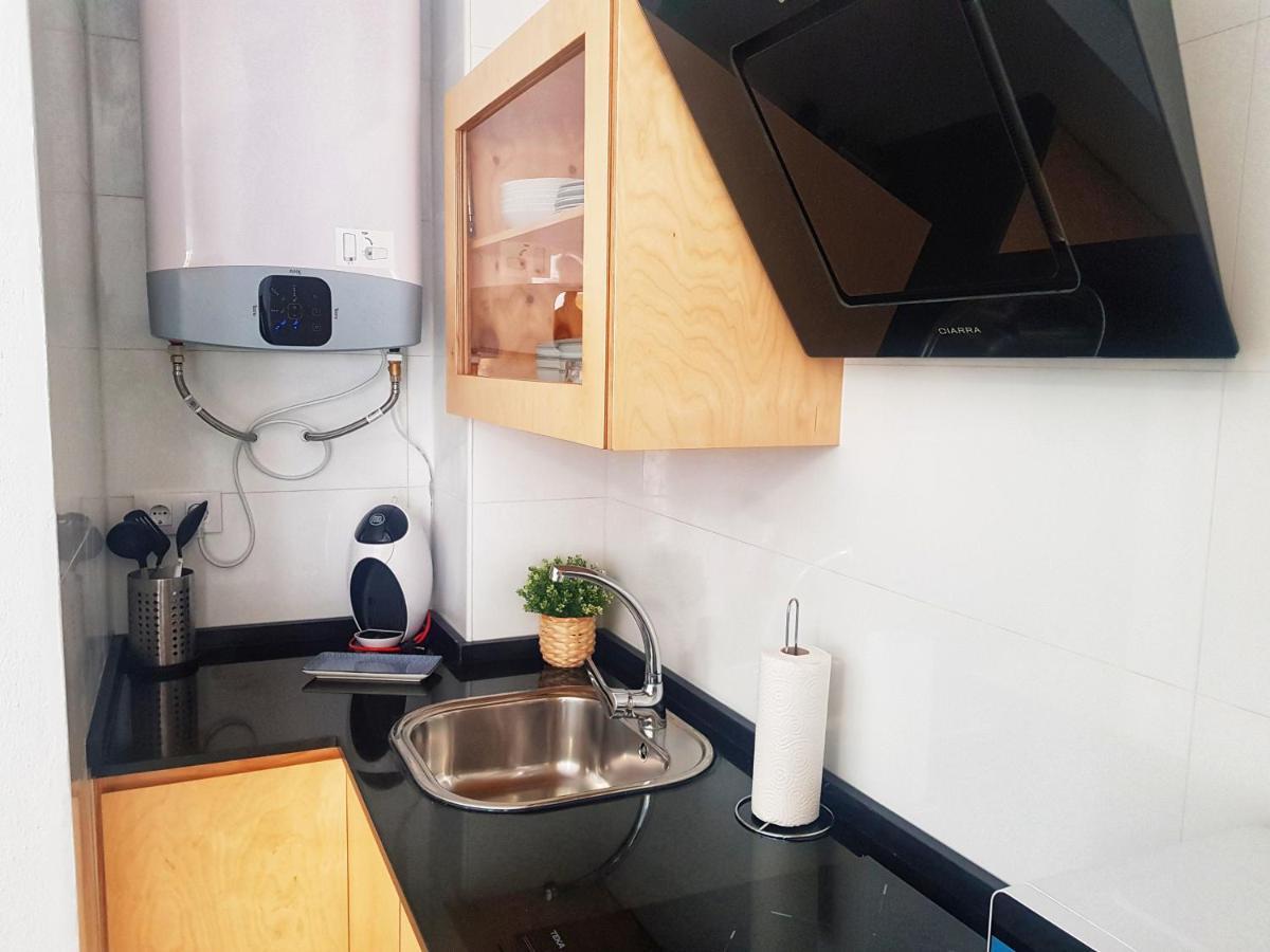 Apartamento nuevo y céntrico con Aire Acondicionado y Wifi -Solo familias o parejas- Conil De La Frontera Exterior foto