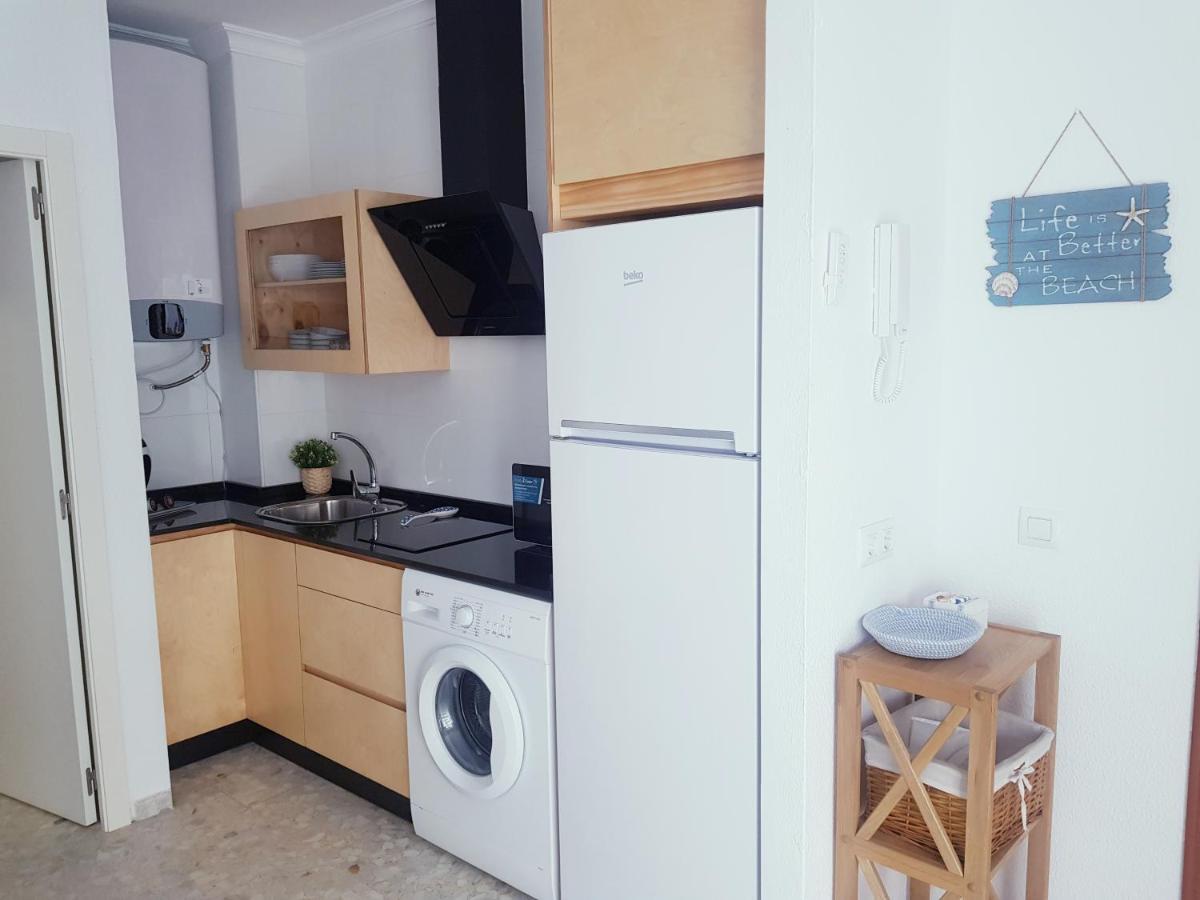 Apartamento nuevo y céntrico con Aire Acondicionado y Wifi -Solo familias o parejas- Conil De La Frontera Exterior foto