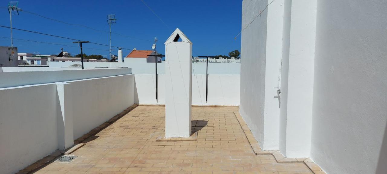 Apartamento nuevo y céntrico con Aire Acondicionado y Wifi -Solo familias o parejas- Conil De La Frontera Exterior foto