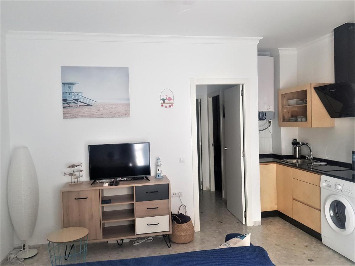 Apartamento nuevo y céntrico con Aire Acondicionado y Wifi -Solo familias o parejas- Conil De La Frontera Exterior foto