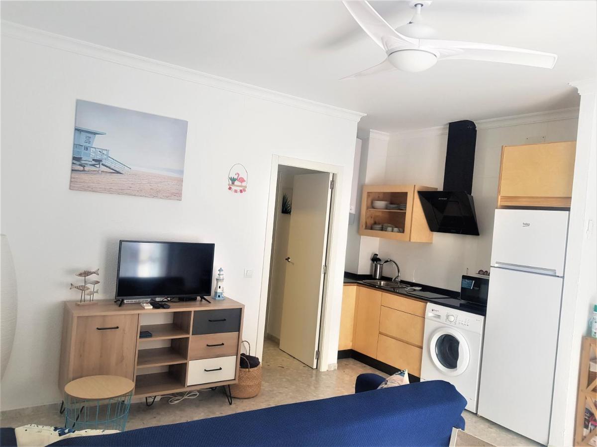 Apartamento nuevo y céntrico con Aire Acondicionado y Wifi -Solo familias o parejas- Conil De La Frontera Exterior foto