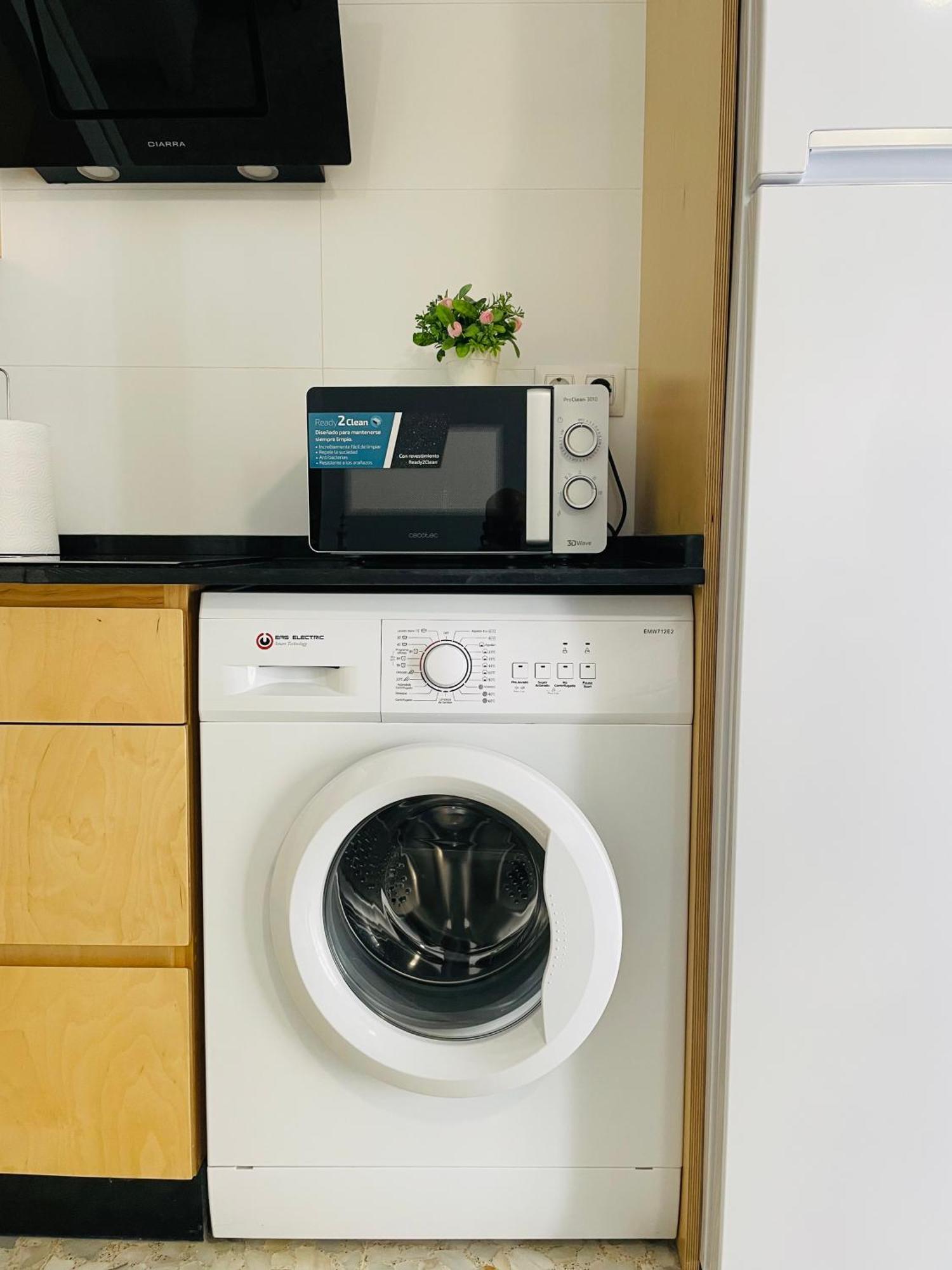 Apartamento nuevo y céntrico con Aire Acondicionado y Wifi -Solo familias o parejas- Conil De La Frontera Exterior foto