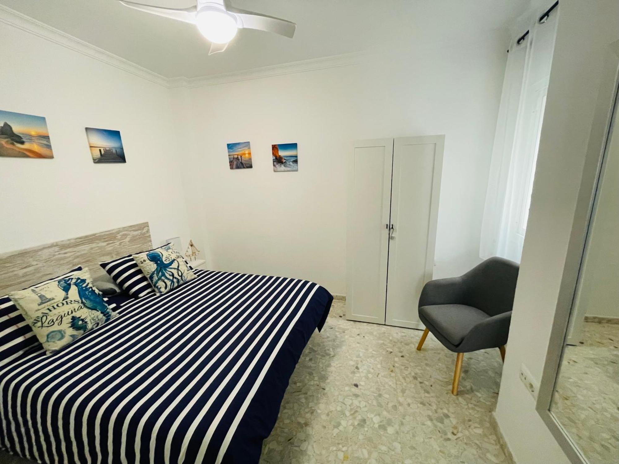 Apartamento nuevo y céntrico con Aire Acondicionado y Wifi -Solo familias o parejas- Conil De La Frontera Exterior foto