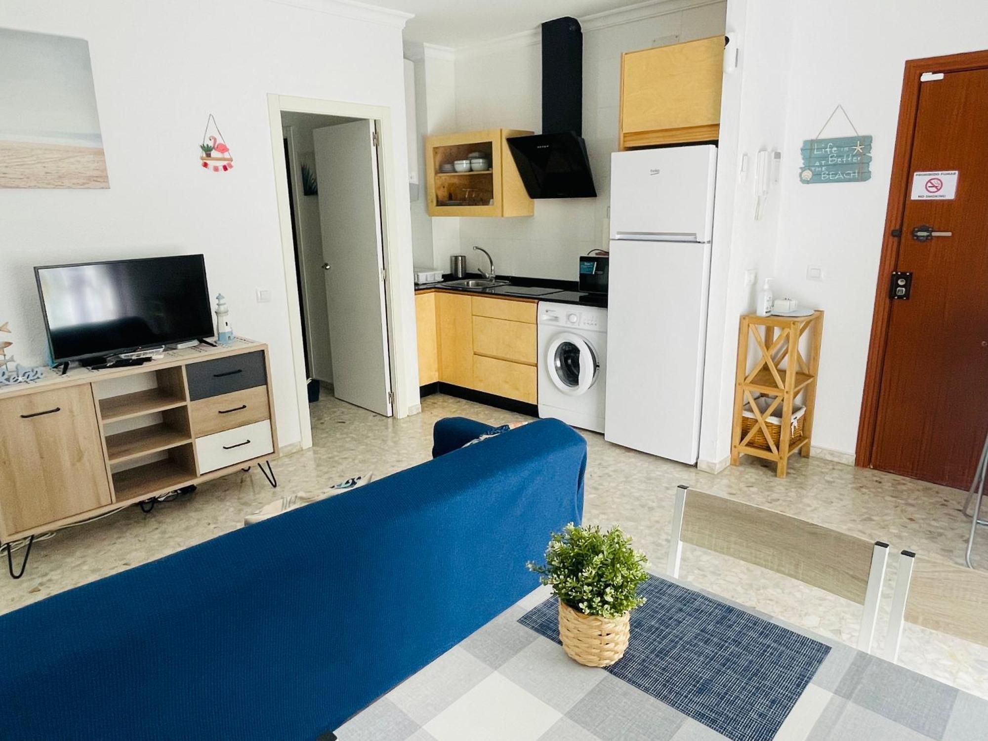 Apartamento nuevo y céntrico con Aire Acondicionado y Wifi -Solo familias o parejas- Conil De La Frontera Exterior foto