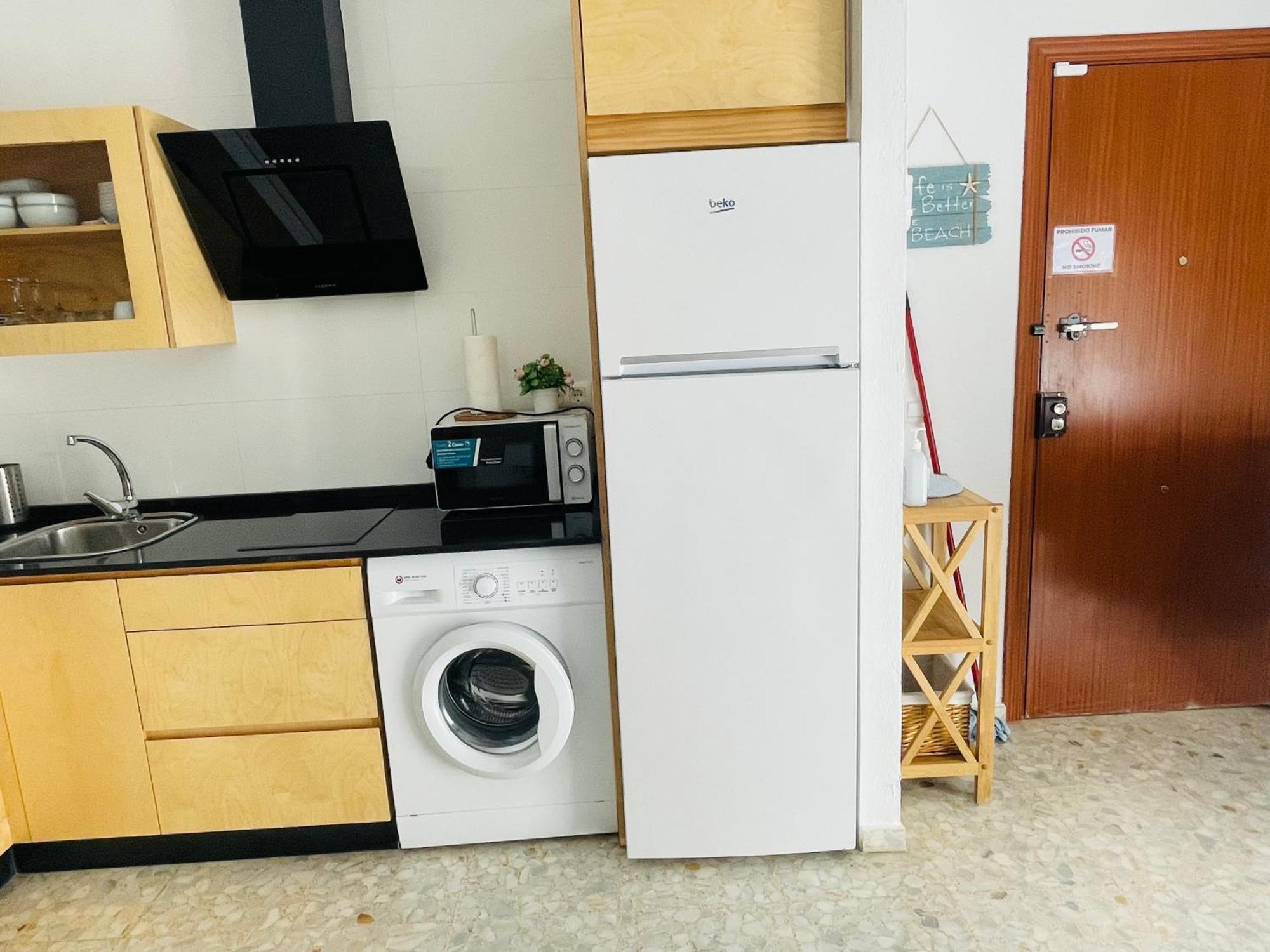 Apartamento nuevo y céntrico con Aire Acondicionado y Wifi -Solo familias o parejas- Conil De La Frontera Exterior foto