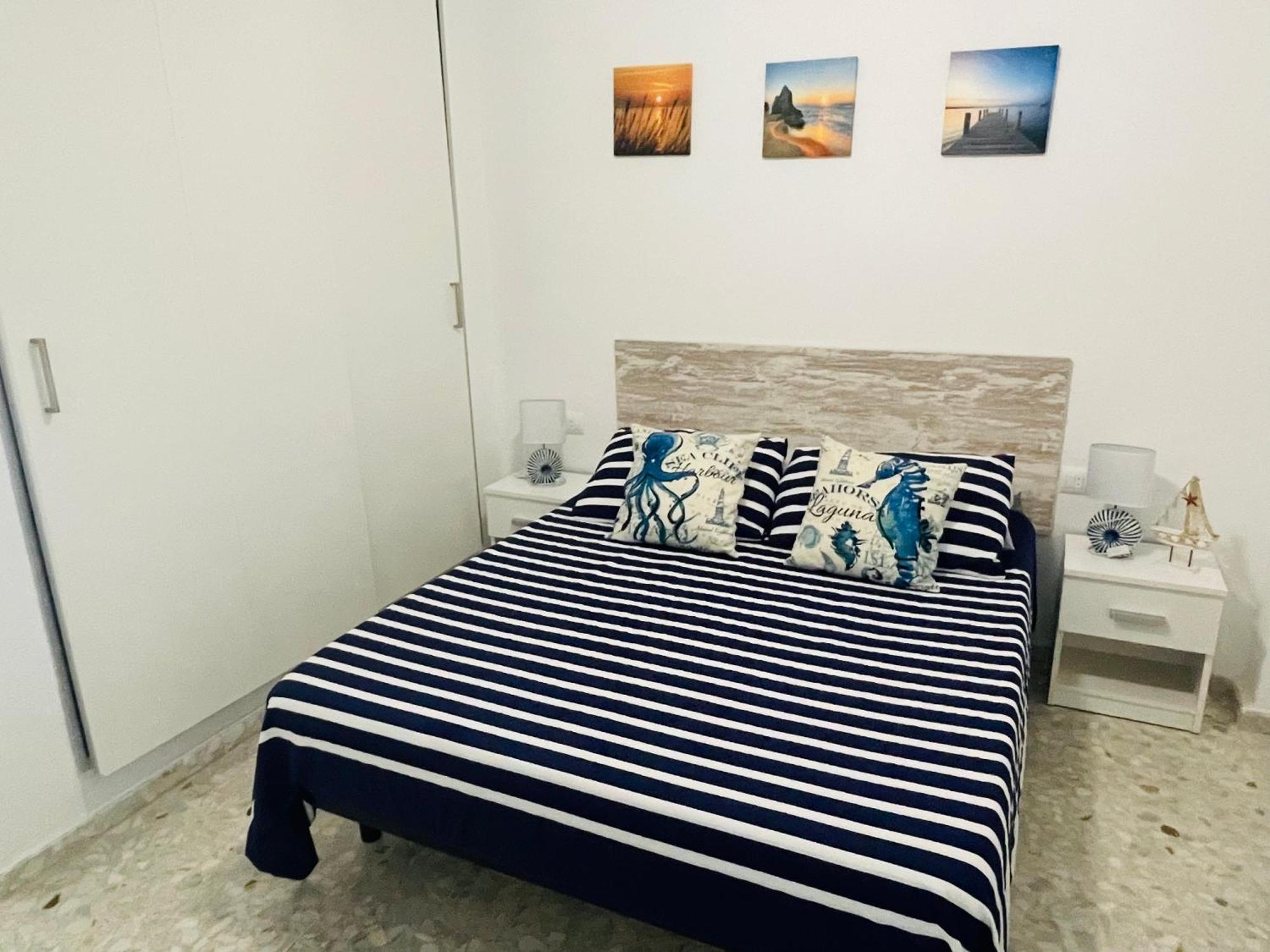 Apartamento nuevo y céntrico con Aire Acondicionado y Wifi -Solo familias o parejas- Conil De La Frontera Exterior foto