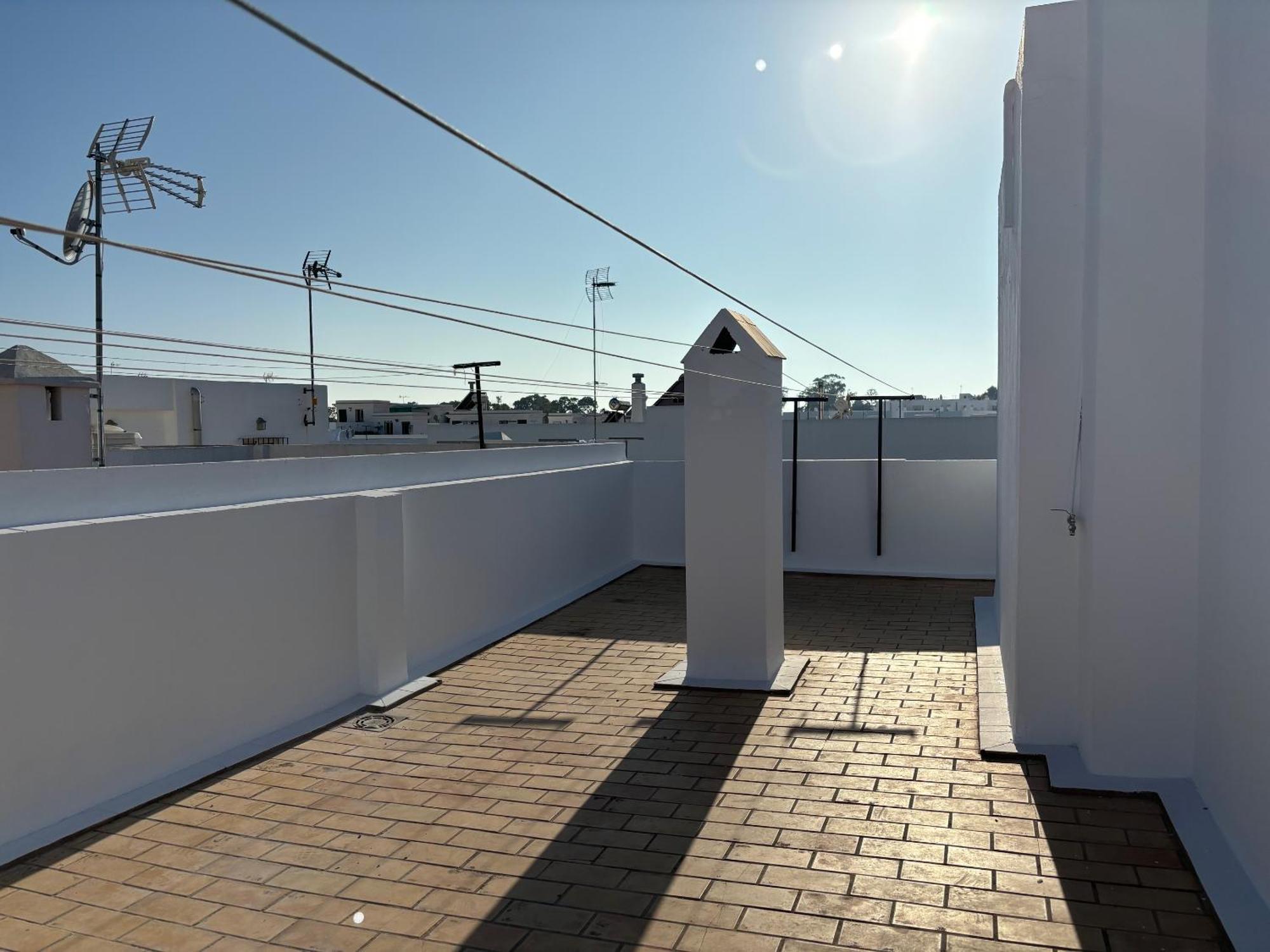 Apartamento nuevo y céntrico con Aire Acondicionado y Wifi -Solo familias o parejas- Conil De La Frontera Exterior foto